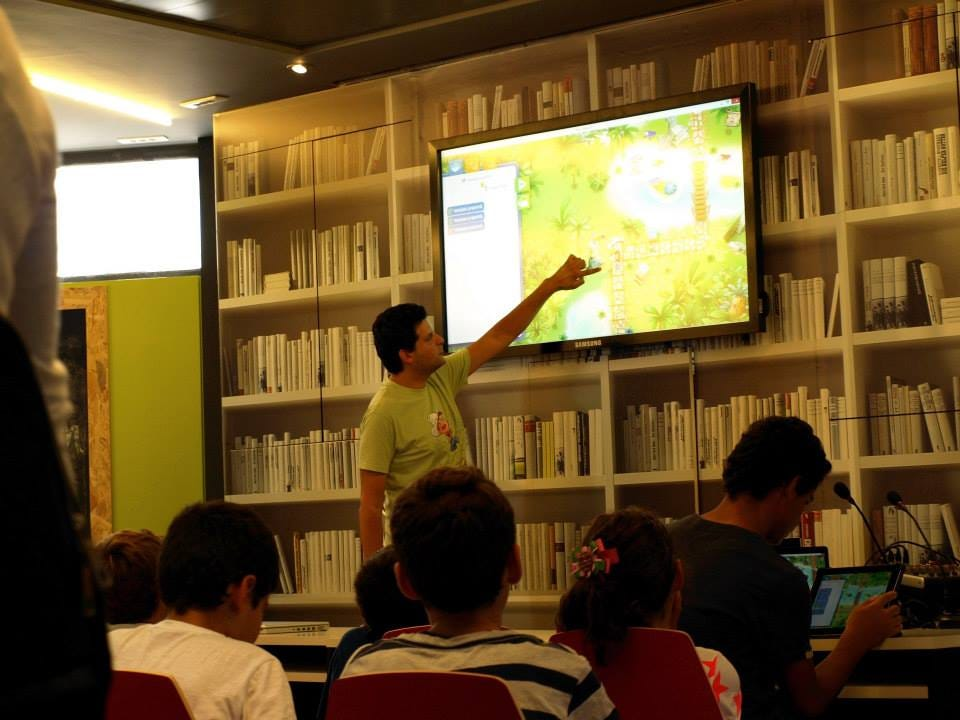 Families and children trying Run Marco at its October 2014 launch